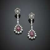 Pear shape ruby and diamond platinum and gold pendant earrings - Foto 1