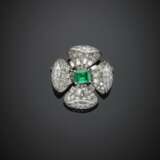 CUSI | Round and baguette diamond platinum and gold flower brooch centered by a mm 8.90x7.50 circa step cut emerald - photo 1
