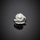 Round ct. 0.95 circa diamond and tapered diamonds white gold ring - фото 1