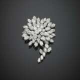 Round marquise and pear shape diamond platinum flower brooch - Foto 1