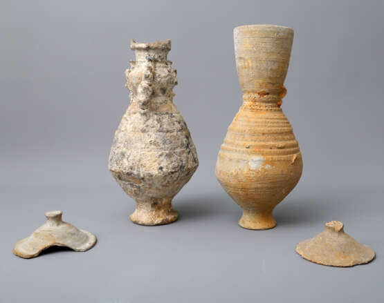 KonvoluTiefe: 2 Gefäße / Vasen aus Ton - photo 4