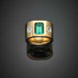 VHERNIER | Octagonal step cut ct. 3.06 emerald with step cut diamond shoulders yellow gold ring - фото 1
