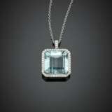 Octagonal ct. 82 circa step cut aquamarine and diamond white gold pendant with chain - фото 1
