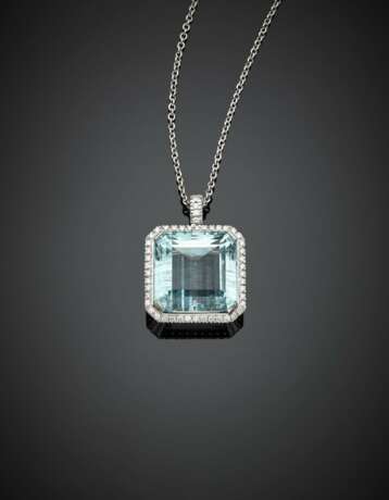 Octagonal ct. 82 circa step cut aquamarine and diamond white gold pendant with chain - Foto 1