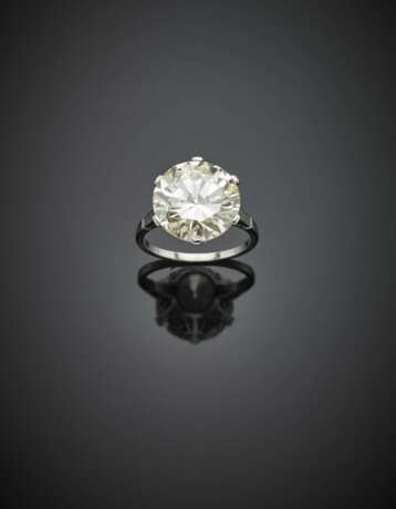 Round ct. 8.52 diamond platinum ring - фото 1