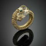 DAVID WEBB | Yellow gold and enamel two dragons crossover bangle with two green cabochon gems and ruby eyes - Foto 1