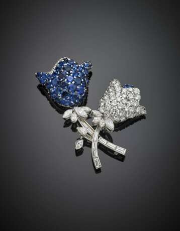 Round and tapered diamond with sapphire white gold brooch - фото 2