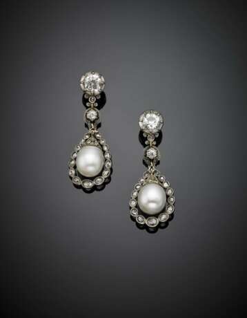 Old mine and rose cut diamond mm 12.90/13.20 circa cultured pearl silver and 9K gold garland pendant earrings - photo 1