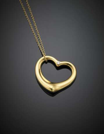 ELSA PERETTI - TIFFANY & CO | Yellow gold chain with heart pendant accented with two diamonds. g 9.80 circa - Foto 1