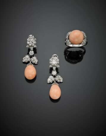 White gold diamond and pink coral jewellery set comprising - Foto 1
