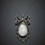 Silver and 9K gold mother-of-pearl and rose cut diamond bow and garland pendant with a cm 39 circa silver chain - photo 1