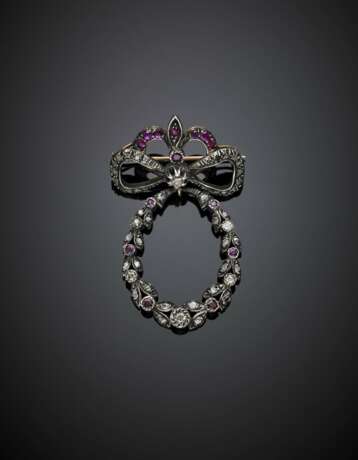 Diamond and ruby red 9K gold and silver wreath brooch - Foto 1