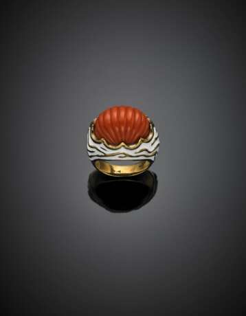 Carved orange coral and white enamel yellow gold ring - photo 1