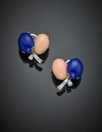 Pear and tapered diamond pink coral and synthetic lapis white gold earclips - Foto 1
