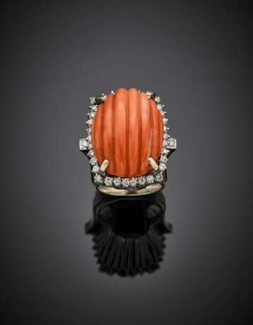 Orange grooved coral and diamond white gold ring - фото 1