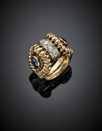 Bi-coloured gold diamond and sapphire ring - фото 1
