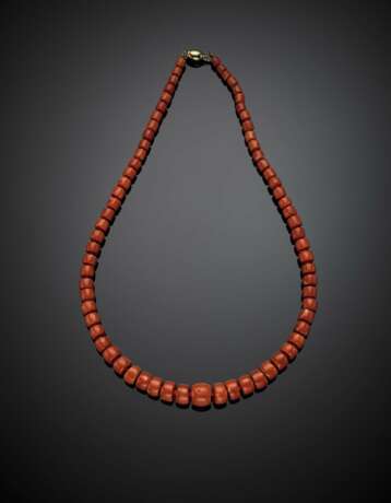 Graduated red coral bead necklace with bi-coloured gold clasp - Foto 1