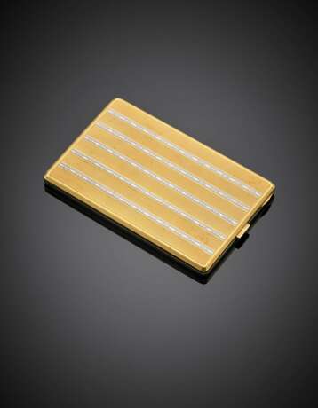 Bi-coloured chiseled gold cigarette case - photo 2