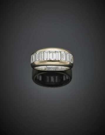 Graduated step cut diamond white gold ring in all ct. 2.50 circa - photo 1