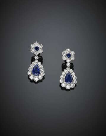 Diamond in all ct. 2.70 circa with pear shape and round sapphire white gold pendant earrings - фото 1