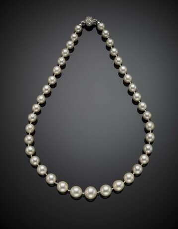 Graduated South Sea pearl necklace with white gold diamond pavé clasp - фото 1