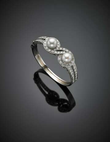 Round in all ct. 5 circa diamond white gold cuff bracelet with two mm 10.50 circa button pearls - Foto 1