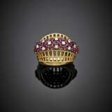 Bi-coloured gold diamond and ruby basket ring - фото 1