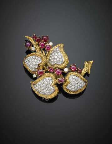 Bi-coloured gold diamond and cabochon ruby brooch - photo 1