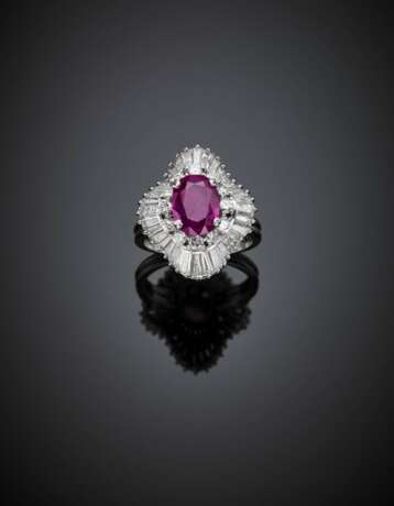 Oval ct. 2.60 circa ruby with round and tapered diamond platinum ring - фото 1