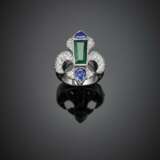 White gold diamond pavé fleur-de-lis ring with fancy shape emerald and two sapphires - Foto 1