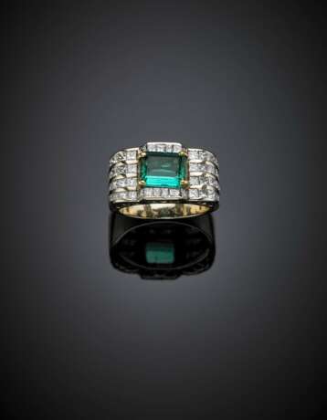 Step cut ct. 1.50 circa emerald and carré diamond yellow gold ring - photo 1