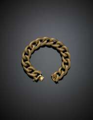 Textured yellow gold chain bracelet