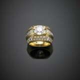 Old mine ct. 2 circa yellow gold ring accented with round and baguette diamond - photo 1