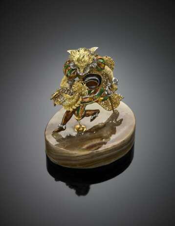 Bi-coloured gold enamel and diamond "Cyrano" statuette with pedestal - photo 2