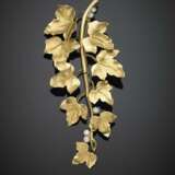 Yellow gold articulated ivy shoot brooch accented with diamonds - Foto 1