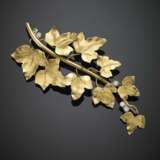 Yellow gold articulated ivy shoot brooch accented with diamonds - photo 2