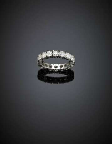 Colourless stone white gold eternity ring - фото 1