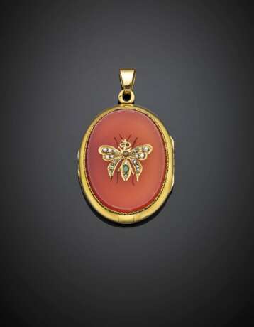 *Yellow gold and carnelian pendant locket with a rose cut diamond - photo 1