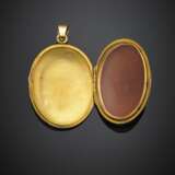 *Yellow gold and carnelian pendant locket with a rose cut diamond - photo 2