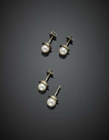 Two pairs of white gold cultured pearl earrings - фото 1