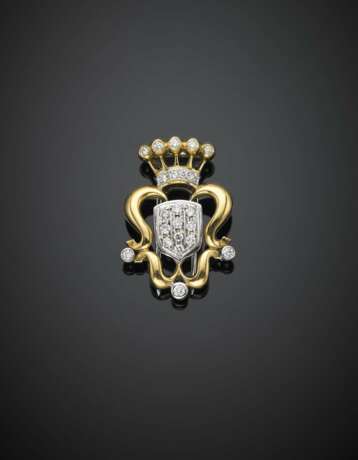 Bi-coloured gold diamond coat of arms brooch - photo 1