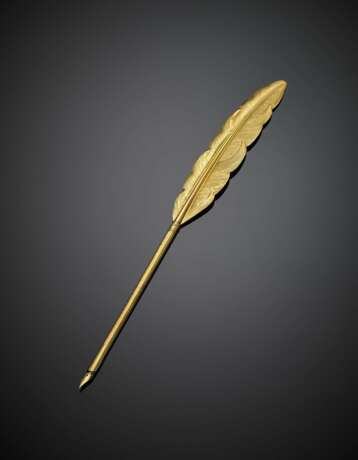 Gilt metal quill with nib - photo 1