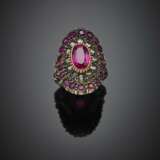 Rose cut diamond and ruby silver and gold ring centering a synthetic ruby - Foto 1