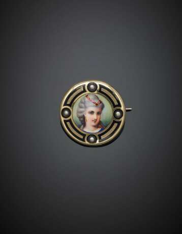 *Yellow 9K gold pendant locket with miniature - фото 1