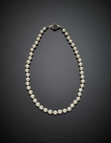 Cultured mm 6.50/7.50 pearl necklace with white gold gem set clasp - фото 1