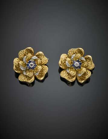 Pair of bi-coloured gold diamond and sapphire flower brooches - фото 1