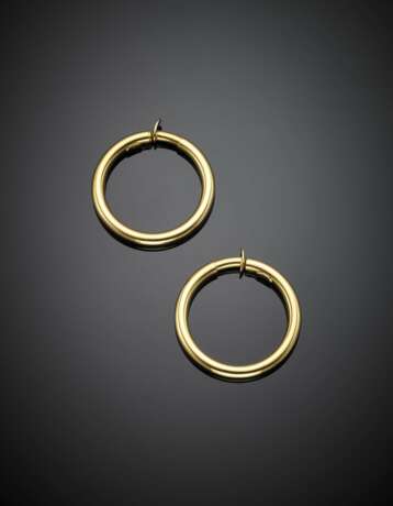 Yellow gold hoop earrings - фото 1