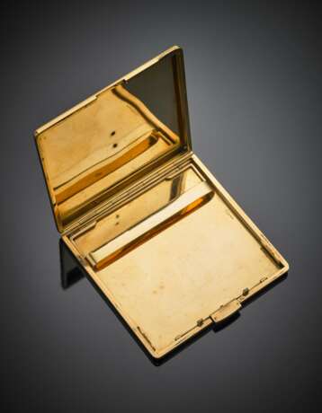 FRATELLI CACCHIONE | Yellow gold chiselled gold cigarette case with crest - Foto 2