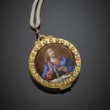 Rose cut diamond and pearl yellow gold locket with enamel miniature - фото 1