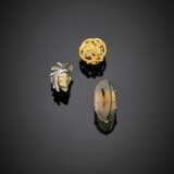 Silver and gold lot comprising three pins with diamond and intaglio - фото 1